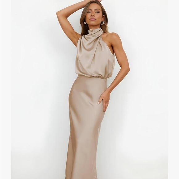 Elegant Sleeveless Gown - Picture 1 of 7